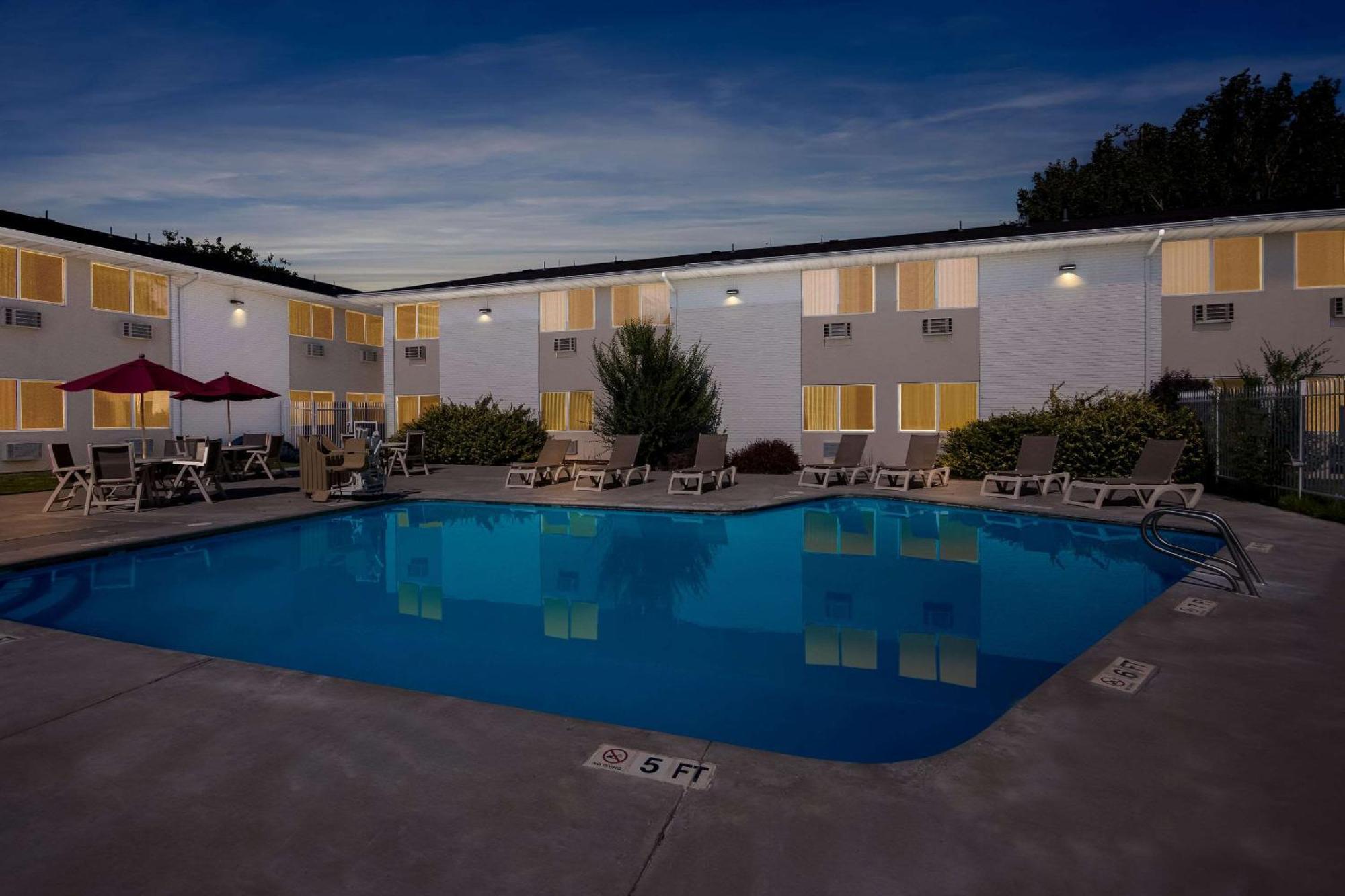 Econo Lodge ไอดาโฮฟอลส์ ภายนอก รูปภาพ